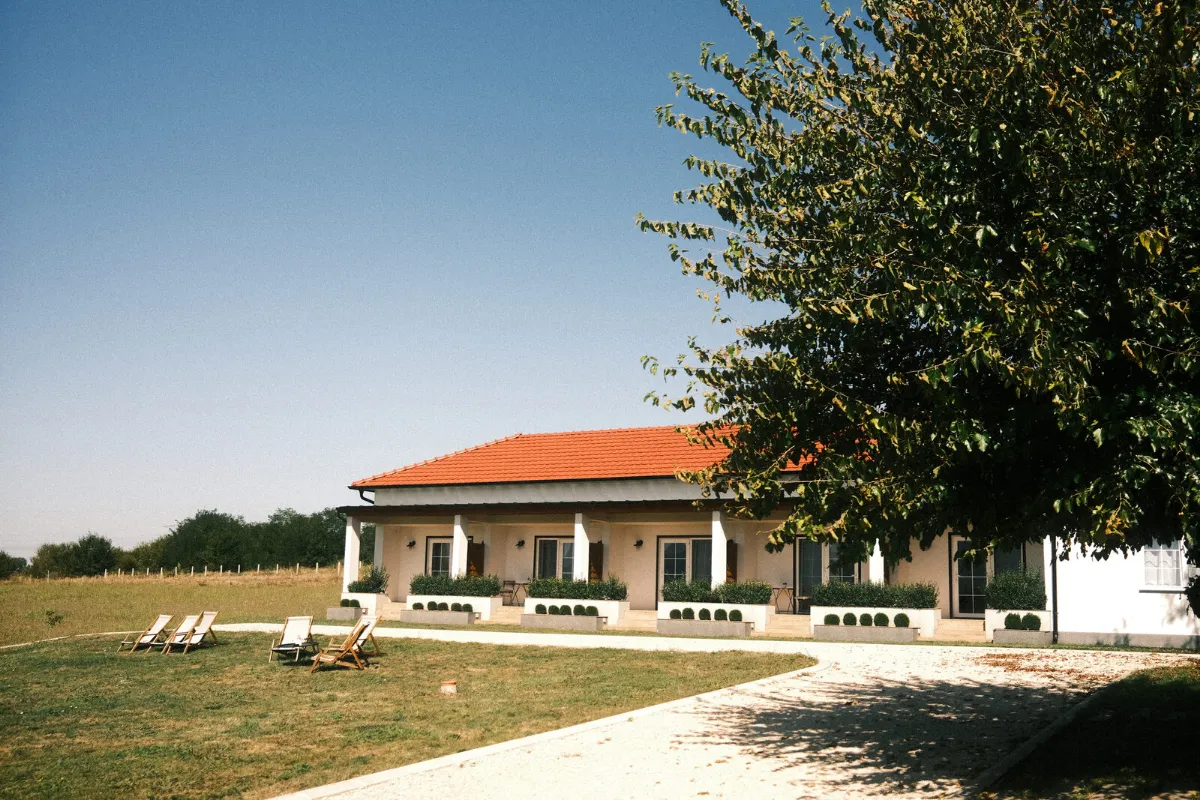 Villa avec façade et jardin, illustration des meilleures opportunités détectées